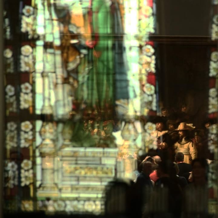 De Nachtwacht behind the door  